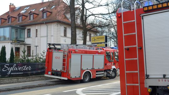 Alarm bombowy w Chorzowie Batorym. Ewakuowano budynek! [ZDJĘCIA]