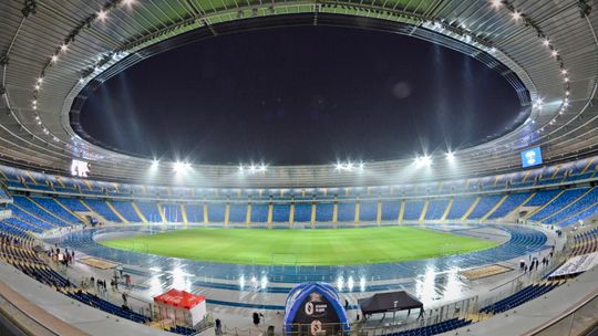 Nocne zwiedzanie Stadionu Śląskiego w strugach deszczu