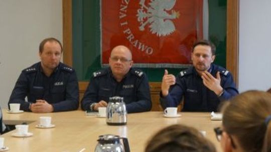 Policjanci i seniorzy o bezpieczeństwie