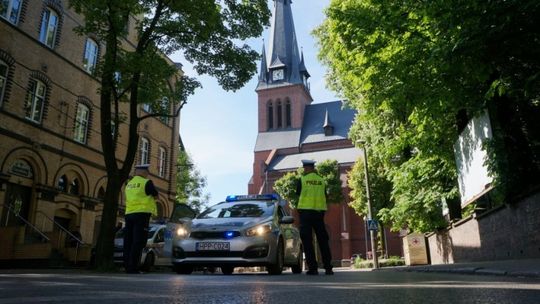 Policjanci zabezpieczali procesje