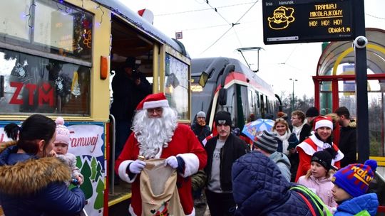 Spotkaj Mikołaja na tramwajowym przystanku