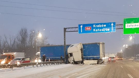 Tir "złamał się" na A4 w Chorzowie. Występują utrudnienia w ruchu