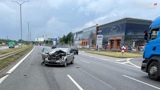 Zmiana pasa doprowadziła do stłuczki. Najpierw na DTŚ, później na Parkowej