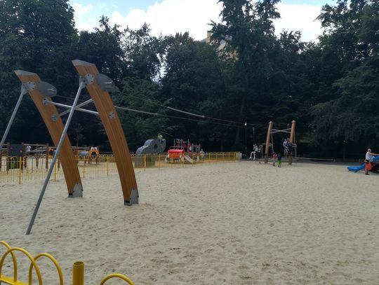 12-latek uszkodził kręgosłup na placu zabaw. "Wypadek nie był wynikiem awarii urządzenia"