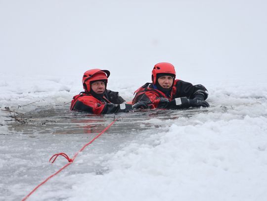 Akcja ratunkowa na lodzie w Dolinie Górnika. Spokojnie, to tylko ćwiczenia!