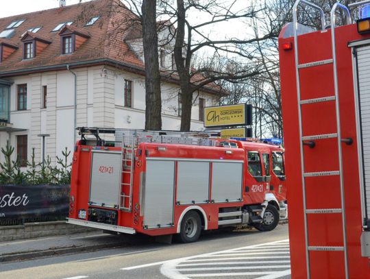 Alarm bombowy w Chorzowie Batorym. Ewakuowano budynek! [ZDJĘCIA]