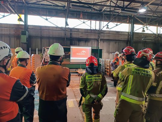 Alarm i ewakuacja w ArcelorMittal. Strażacy ćwiczyli na terenie zakładu