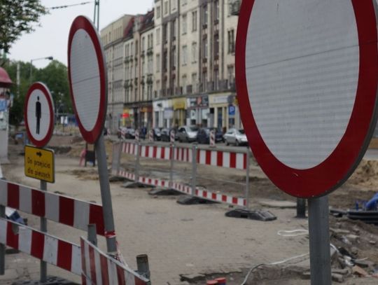 Awaria sieci wodociągowej przy ulicy Cmentarnej. Zamknięto fragment ulicy