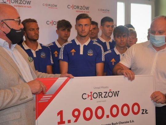 Blisko 2 miliony złotych dla Ruchu. Piłkarze z wizytą u prezydenta