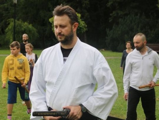 Chłodne Śniadanie na trawie z shinkendo