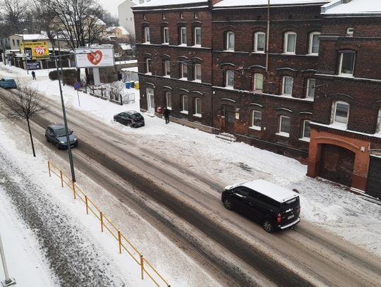 Chorzowscy drogowcy robią co mogą. Temperatura oraz opady nie ułatwiają pracy