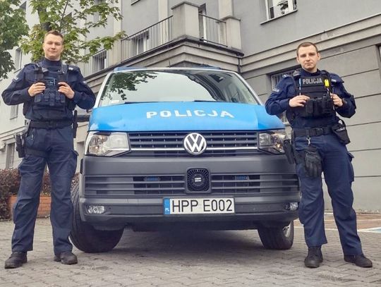 Chorzowscy funkcjonariusze docenieni. "Dzięki przejeżdżającemu patrolowi Policji uniknęliśmy zagrożenia na drodze"