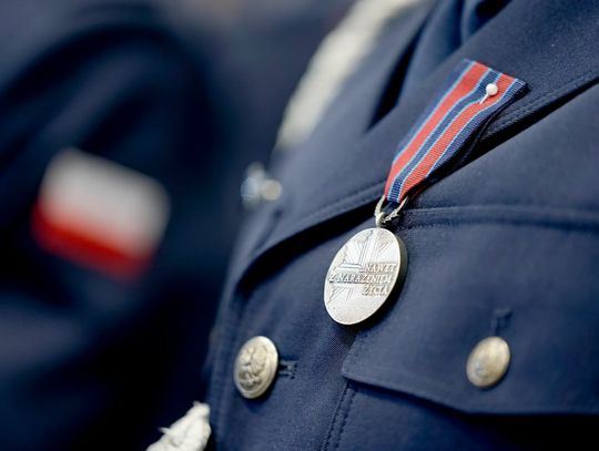 Chorzowscy policjanci odznaczeni medalem. "Za mundurem stoją ludzie gotowi nieść pomoc nawet w najbardziej wymagających sytuacjach" Chorzowscy policjanci odznaczeni medalem. "Za mundurem stoją ludzie gotowi nieść pomoc nawet w najbardziej wymagających sytuacjach"