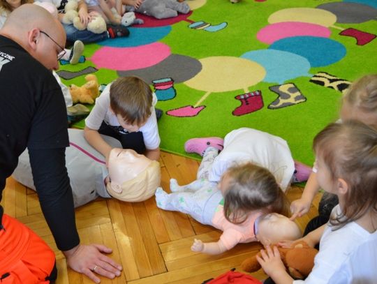 Co robili funkcjonariusze Służby Więziennej w chorzowskim przedszkolu?