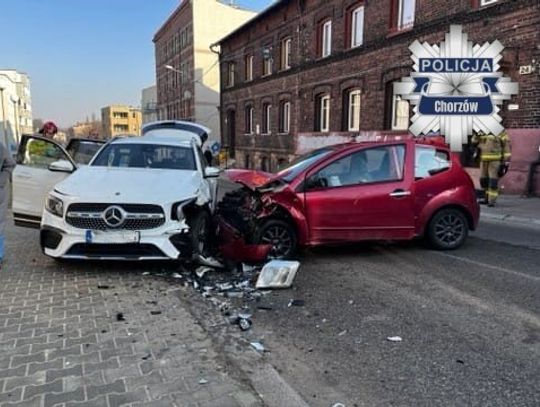 Czołowe zderzenie na ul. Miarki. W aucie pijana matka, przewoziła 4-letnie dziecko