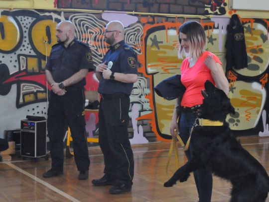 Czy pies musi gryźć? Chorzowscy strażnicy miejscy odpowiadają