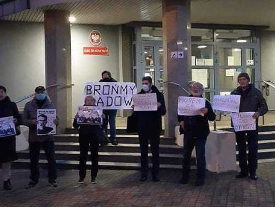 Demonstracja KOD pod Sądem Rejonowym w Chorzowie