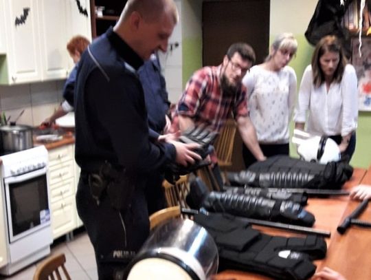 Dzielnicowi na spotkaniu z nieletnimi