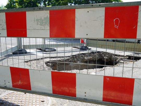 Dziura z ul. Bocznej pod lupą. Miasto zgłasza sprawę policji, trwają ustalenia