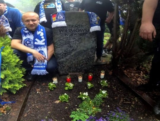 FC Deutschland na grobie Wilimowskiego