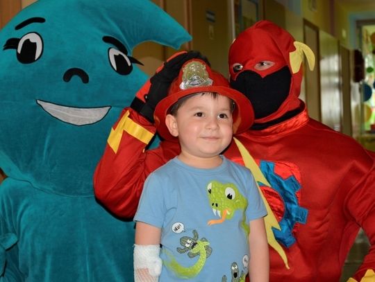 Fundacja Ofiaruj Serce wraz z superbohaterami odwiedzili małych pacjentów
