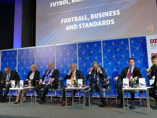 Futbol, biznes, standardy