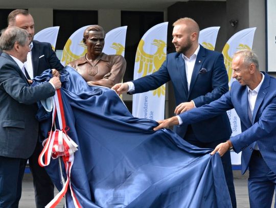 Gerard Cieślik upamiętniony pomnikiem pod Stadionem Śląskim [ZDJĘCIA] 