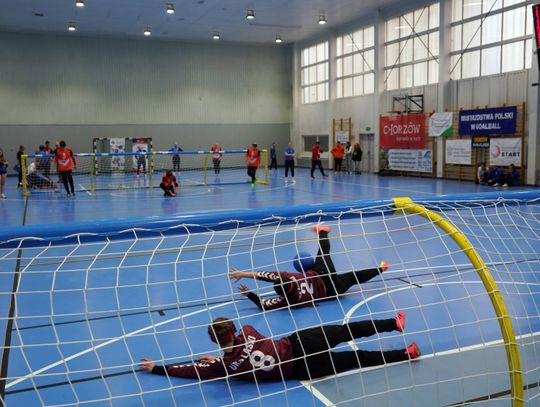 Goalball zawitał do Chorzowa. “Musi być absolutna cisza podczas gry, bo my tej piłki nie widzimy, tylko ją słyszymy”
