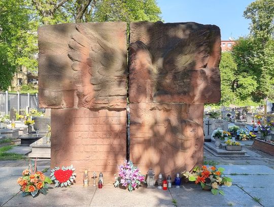 Grób Zbiorowy żołnierzy Wojska Polskiego czeka renowacja. Umowa w tej sprawie została już podpisana!