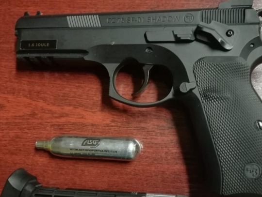 Groził pistoletem innemu kierowcy