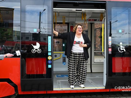 „Hanka” wjeżdża na tory! Tramwaje Śląskie zaprezentowały nowe dwukierunkowe wozy w Chorzowie