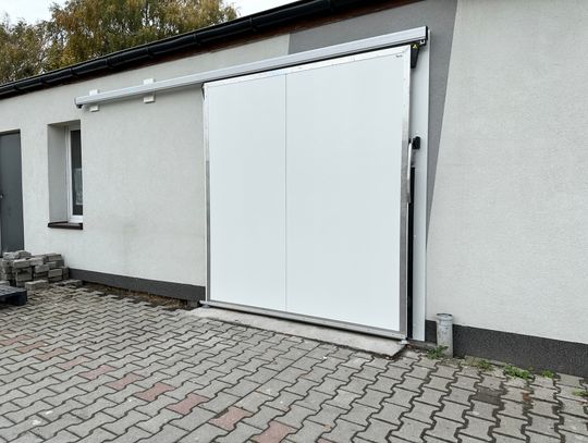 Jak dobrać drzwi mroźnicze i chłodnicze do nowoczesnych instalacji przemysłowych?
