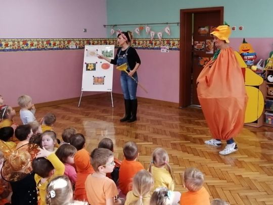 Jak przyjemnie i wesoło, kiedy dynia krąży wkoło