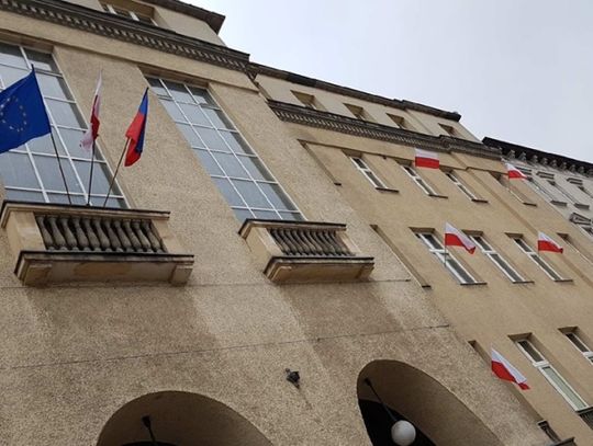 Jak wygląda urząd miasta nocą?