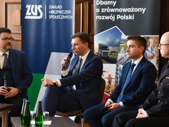 Jakie działania podjąć, aby miejsca publiczne były dostępne dla osób ze szczególnymi potrzebami? O tym debatowano w Chorzowie [ZDJĘCIA]