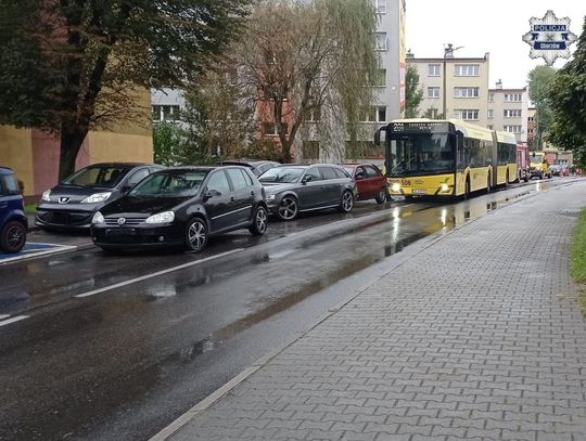 Karambol w Chorzowie: Trzykrotny recydywista za kierownicą autobusu stracił prawo jazdy