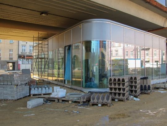 Kawa i książki w szklanych domach