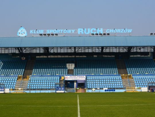 Kibice z przedstawicielem w komisji przetargowej