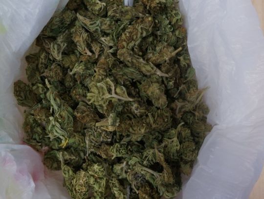 Kierował autem i palił marihuanę