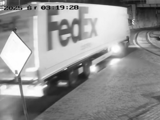 Kierowca TIR-a zniszczył trakcję tramwajową w Chorzowie Batorym – to nie pierwszy taki incydent [WIDEO]