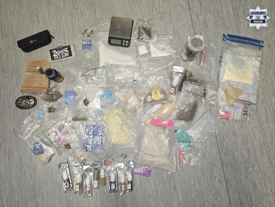 Kilogram narkotyków i broń u chorzowskiego dilera [ZDJĘCIA]