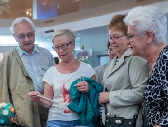 Kolejki na wernisażu Chorzowskiej Akademii Seniora