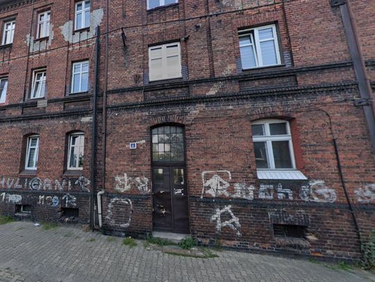 Kolejne odnowione drzwi w zasobie MPGL Świętochłowice cieszą mieszkańców