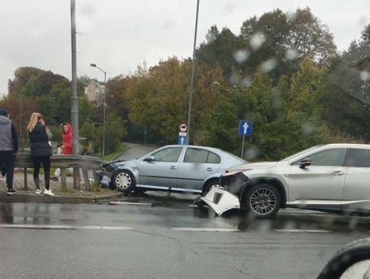 Kolizja przy zjeździe na DTŚ