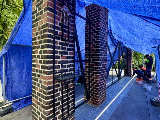 Kończy się remont bramy obozu Zgoda w Świętochłowicach. Zdążą przed ważną uroczystością! Kończy się remont bramy obozu Zgoda w Świętochłowicach. Zdążą przed ważną uroczystością!