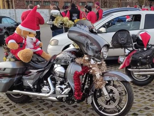 Kwarantanna pokrzyżowała plany Motomikołajom. Mimo to znaleźli sposób, aby obdarować dzieciaki [ZDJĘCIA]