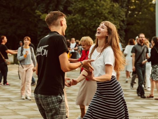 Letnie potańcówki wracają do Parku Śląskiego – trzy bezpłatne wieczory z muzyką i tańcem dla każdego