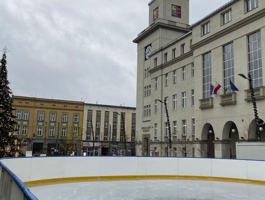 Lodowiska w Chorzowie na Rynku i przy kompleksie "Hajduki" juz otwarte!