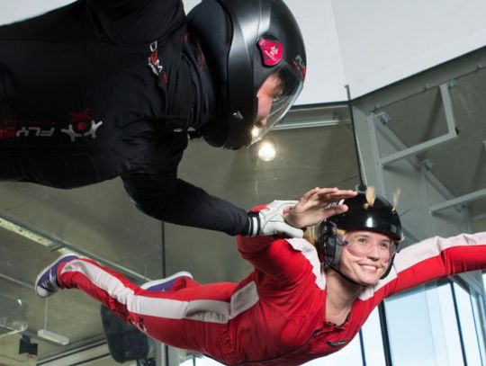 Loty w tunelu aerodynamicznym w Katowicach – spróbuj swobodnego spadania!