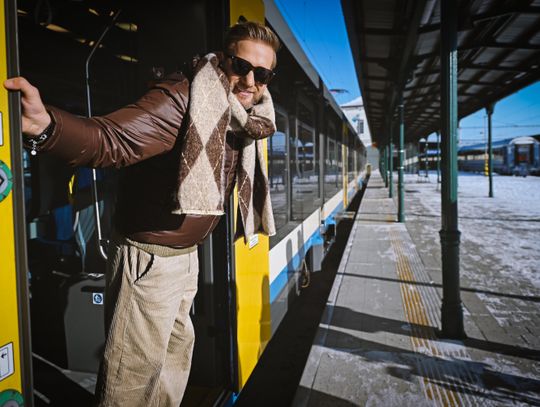 Małe gesty, większy komfort – savoir vivre w pociągach Kolei Śląskich